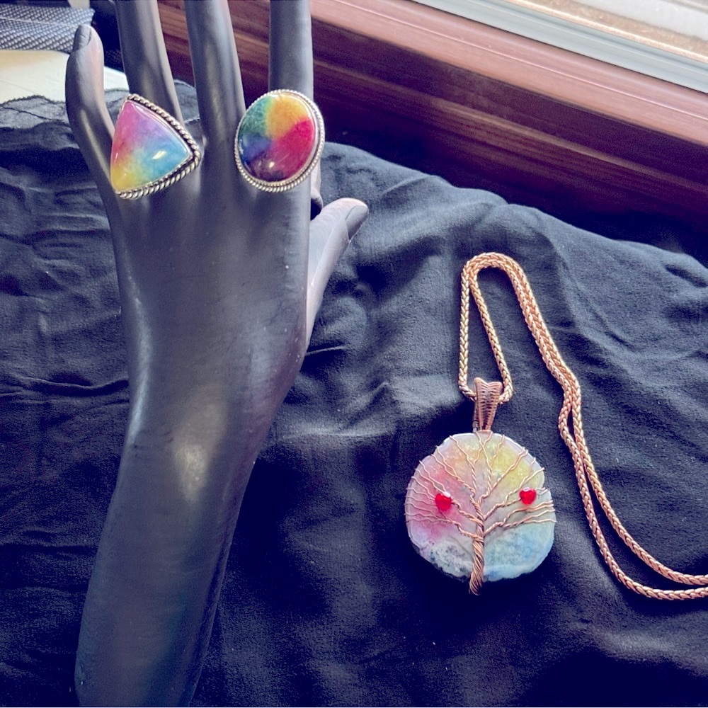 🌈🌈 Rainbow Solar Quartz necklace, earrings and 2 rings.